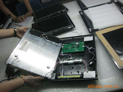 工廠供應(yīng)15寸數(shù)碼相框/廣告機(jī),專業(yè)生產(chǎn),價(jià)格優(yōu)勢(shì),配掛架